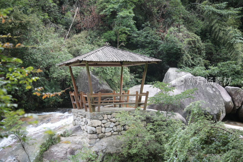 Pavilion in Dazhang Mountain Crouching Dragon valley, Wuyuan, Jiangxi, China(江西婺源大鄣山卧龙谷)